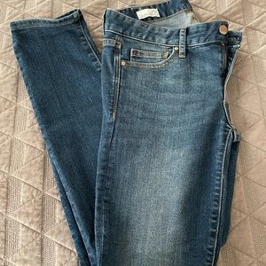 Medium wash always skinny jeans. They are regular length.
